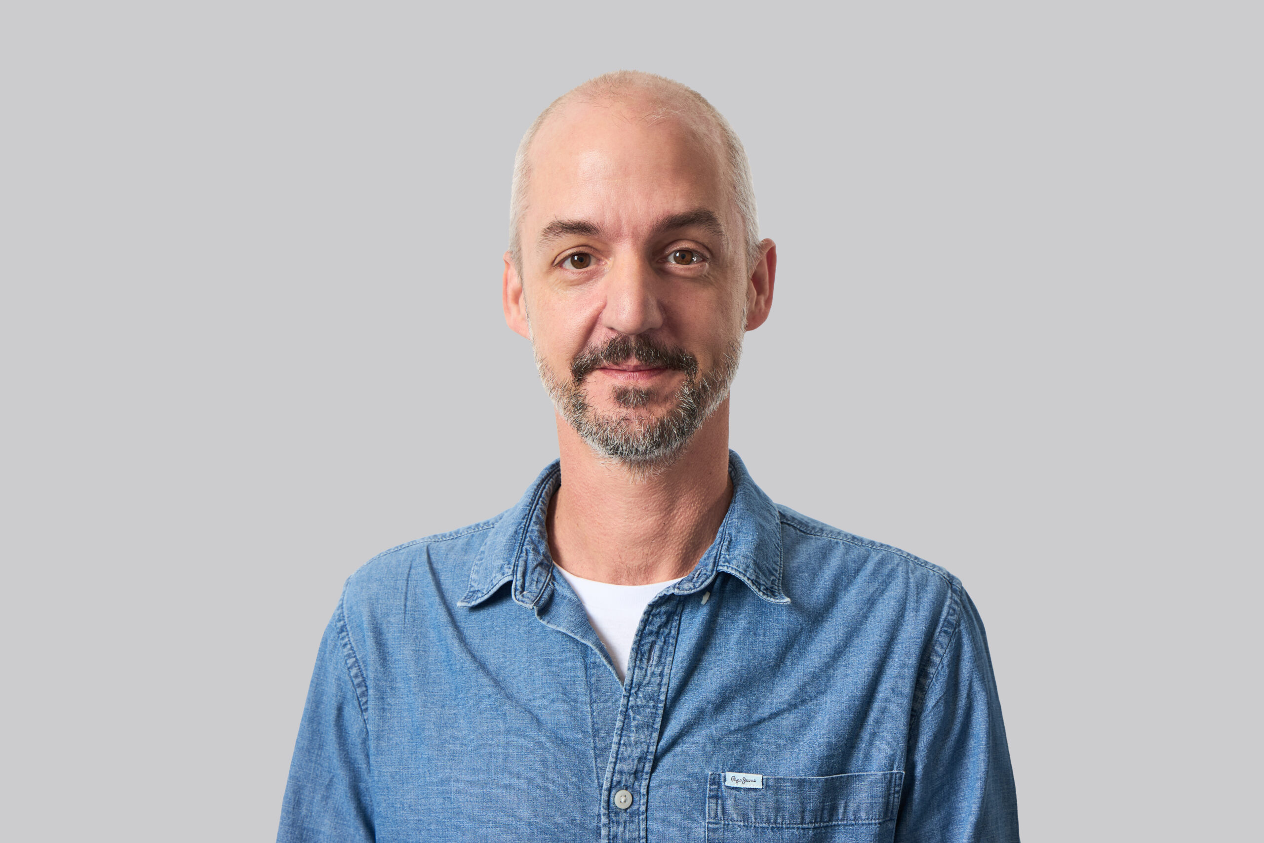 Michael Wüst, founder and CEO of amnis, helping Swiss mid-sized companies save on FX fees