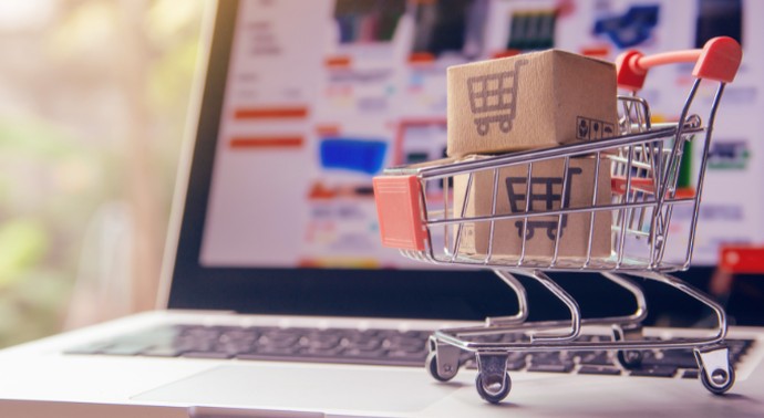 best business bank account for Shopify – online store shopping cart on a laptop